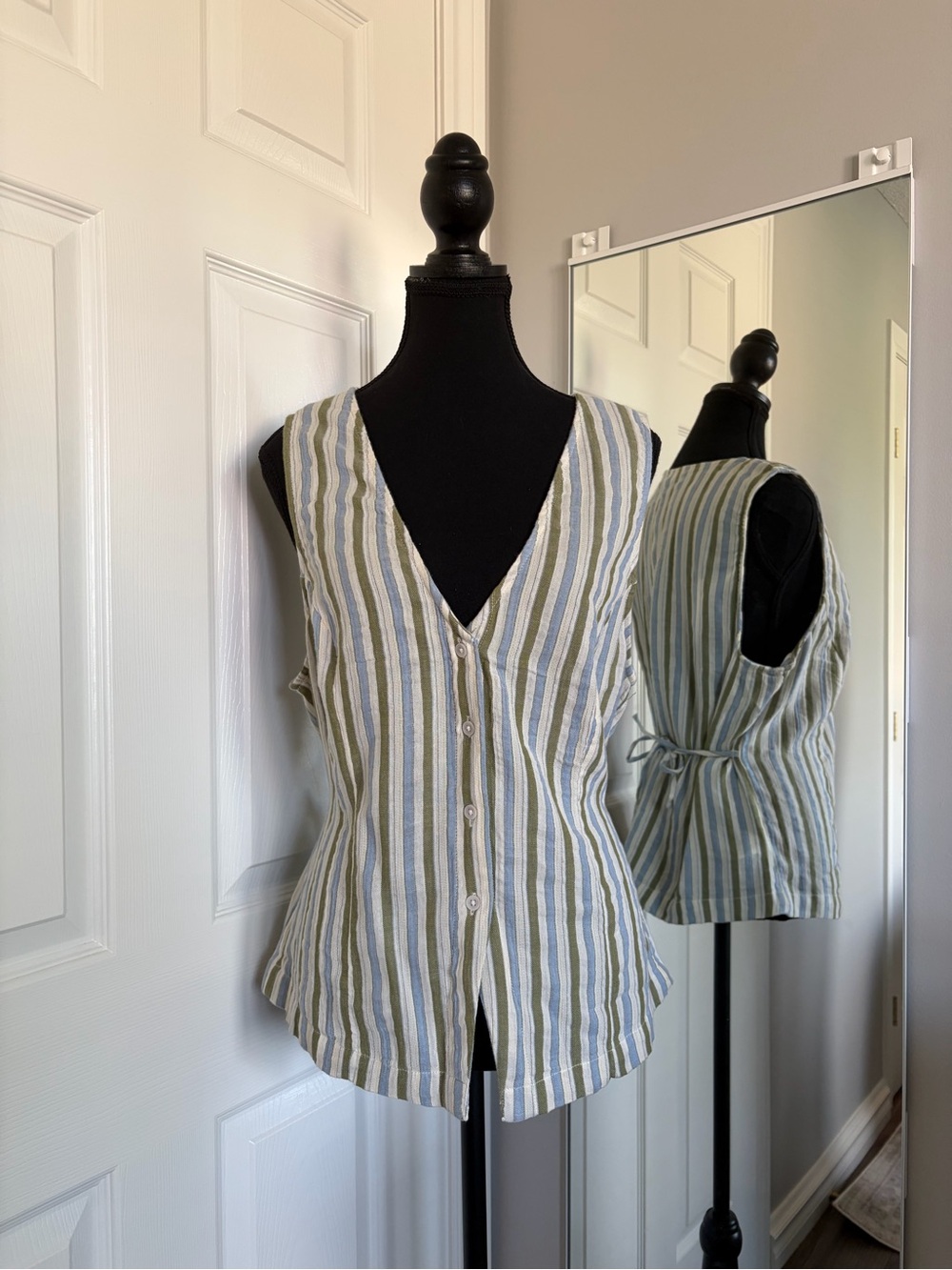 NWT Aerie Sleeveless Button Front Tie Back Striped Blouse